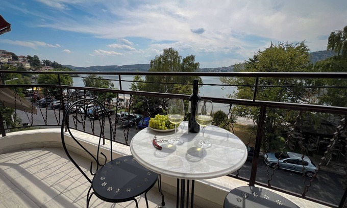 Kastoria Apartment | Casa Bianca Kastoria charming 2-bedroom apartment