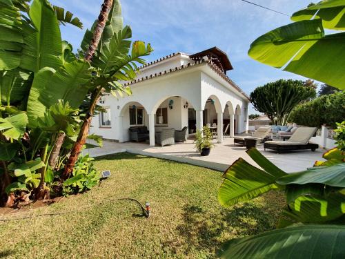 Urbanizacion Costabella Villa | Casa Blue Vista - villa & guestroom