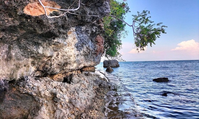 Alaminos House | Casa Bolo with Private Beach near Hundred Islands