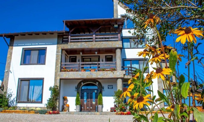 Intorsura Buzaului House | Casa Bradet