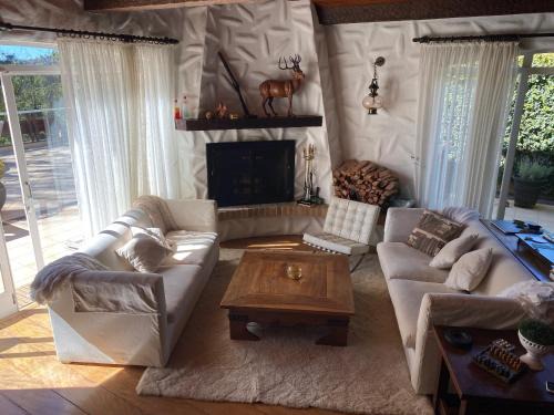 Vila Inglesa House | Casa Campos do Jordão, bairro Capivari, Wi-Fi, churrasqueira e forno de pizza, totalmente equipada