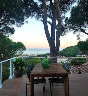 Premia de Dalt Apartment | Casa Can Bellavista Barcelona town house