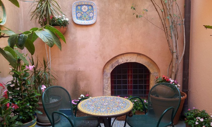 Taormina City Centre Apartment | CASA CICALA with 2 terraces and 2 balconies. 90 Sqm