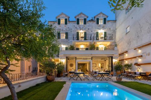 Makarska Old Town House | Casa Columba - 4 Star Design Boutique Hotel with Outdoor Pool & Private Garden