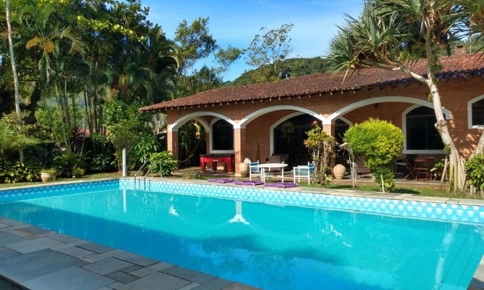 Pereque House | Casa com piscina em condomínio fechado no Guarujá