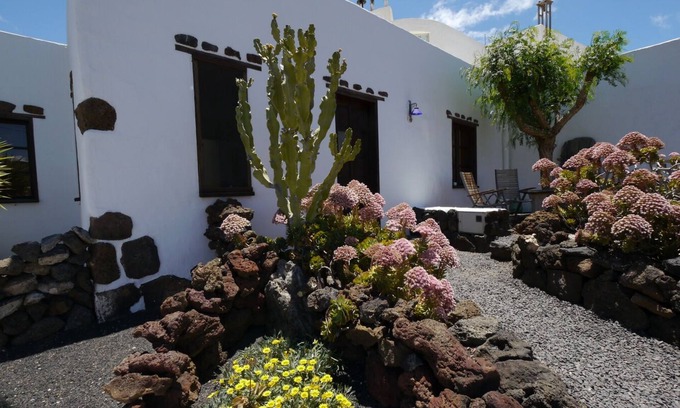 Guatiza House | CASA CONSULTORIO, country house in unique nature.