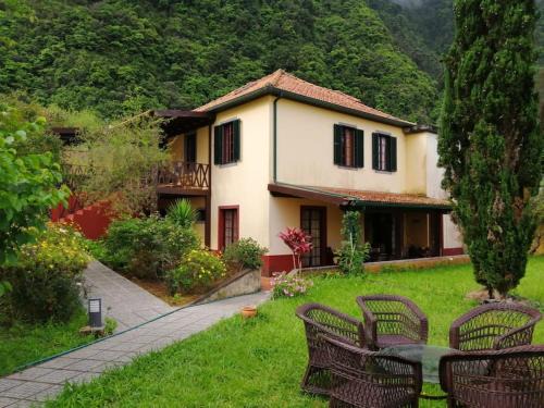 Arco de Sao Jorge Apartment | Casa da Lagoa BB or HB options