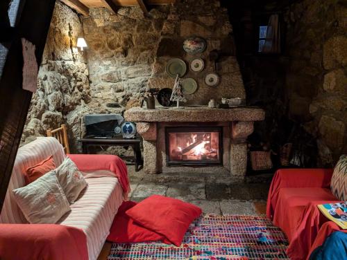 Sortelha House | Casa das 5 Cruzes dentro da muralha