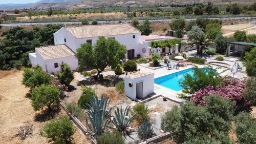 Baza Bed & Breakfast | Casa De La Familia - Casa Rural