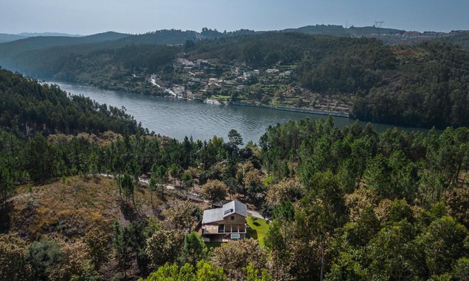 Gondomar House | Casa de Medas - Private country house with outdoor spa and river view only 25 minutes away from Oporto