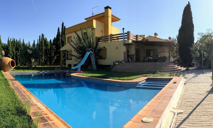 Alhendin House | Casa De Rihlaa. Your perfect one stop Andalucian retreat