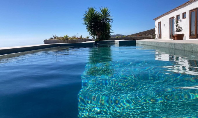 Taucho Villa | 'Casa Del Cielo' with Sea View, Private Pool and Wi-Fi