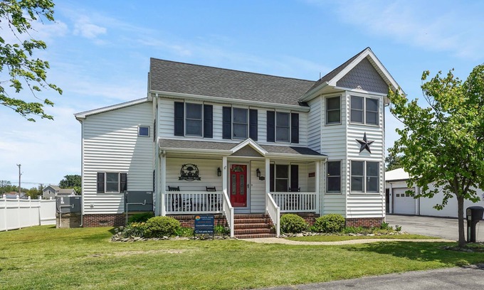 Chincoteague House | Casa del Mar - Pet friendly w/Hot tub!