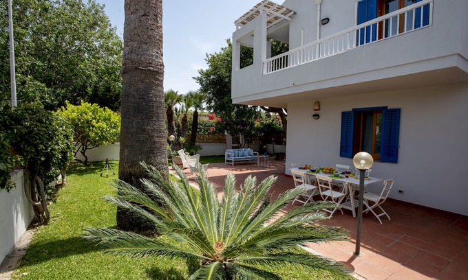 Marina di Ragusa Villa | 'CASA DEL SOLE' ONLY 50 METERS FROM THE SEA