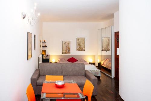 Ferrara Historic Centre Apartment | Casa di Flo - Medieval City Centre with WiFi & AC