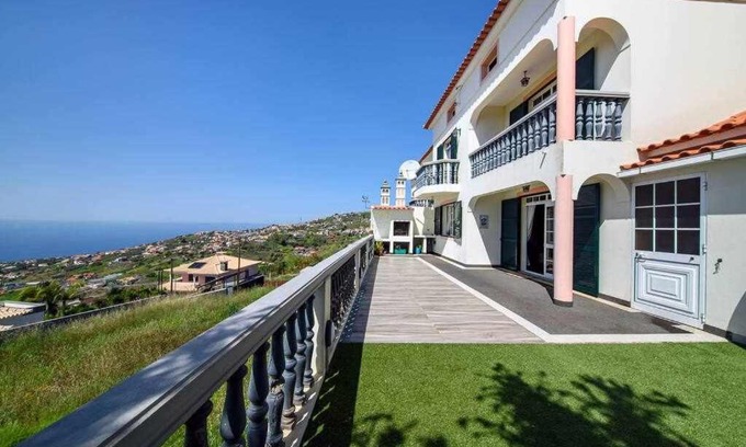 Canhas House | Casa do Tornadouro by Mth