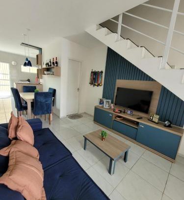 Maracanau House | Casa duplex em Maracanaú com ar-condicionado