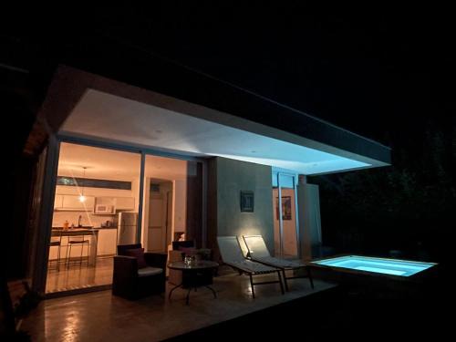 Lujan de Cuyo Apartment | Casa en Vistalba para dos personas con yacuzzi de temporada en la terraza