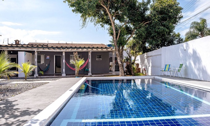 Balneario Florida House | Casa Encantadora e Novinha com Piscina em Peruíbe