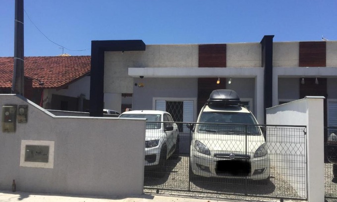 Enseada House | Casa Enseada, Prainha, Praia Grande prox mar com 2 ar split