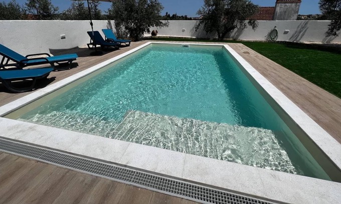 Abrantes House | Casa Espaçosa com Piscina Privada Perto das Praias Fluviais do Zêzere