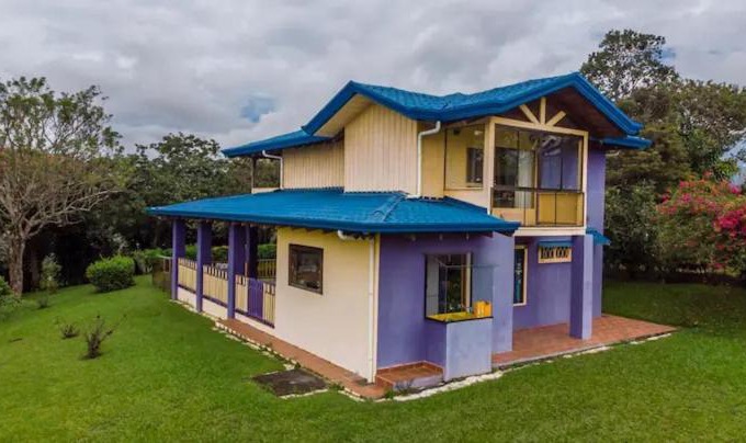 Roble House | Casa España