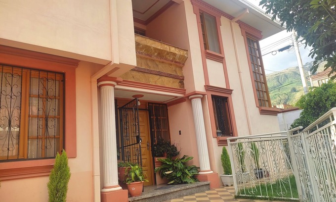 Cochabamba House | ¡Casa Espaciosa y Acogedora! Ideal para familias con todas las comodidades!