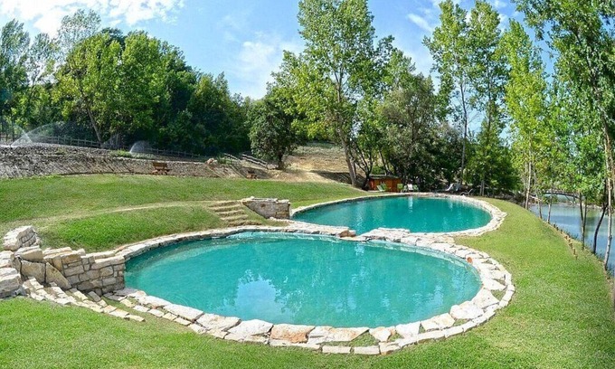 Chiusi House | Casa Fattorina B: A characteristic and welcoming apartment surrounded by the greenery, with Free WI-FI.