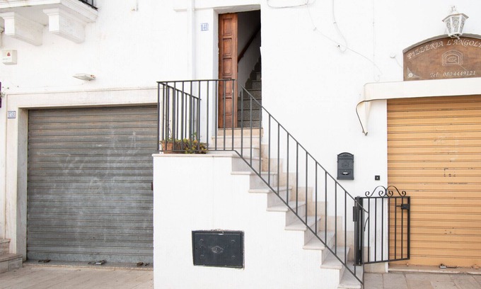 Old Town Cisternino Apartment | Casa Geranio by Typney