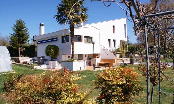 Berrikano House | Casa Honora with Garden