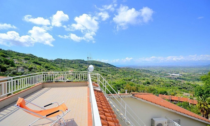 Ogliastro Cilento House | Casa Imma A: A welcoming apartment situated in a quiet location, a few minutes from the town center, with Free WI-FI.