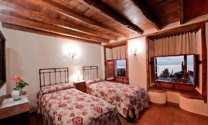 Los Quemados Cottage | Casa Los Melindros overlooks the sea and volcanoes