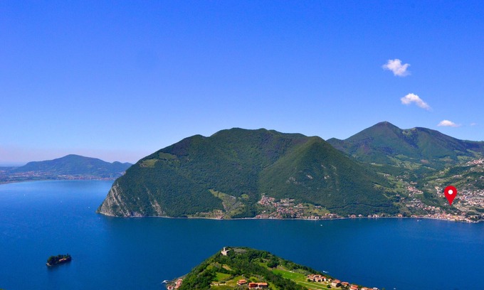 Tavernola Apartment | Casa Lago - Stunning View of Lake Iseo. Pool, Luxury & Tranquility: : ★