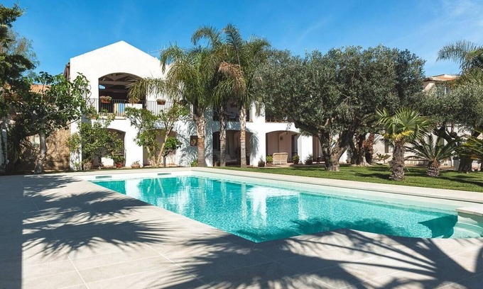 Marsala Apartment | Casa Maissala Due, with shared pool near sea