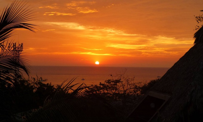 Tamarindo House | Casa Monacita, Breathtaking Ocean Views, Beach Walking Distance