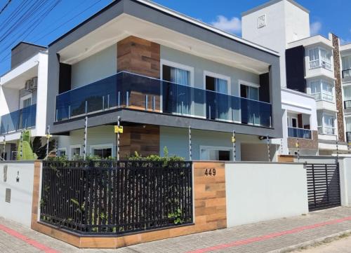 Itacolomi House | Casa nova e confortável a 350m da praia!