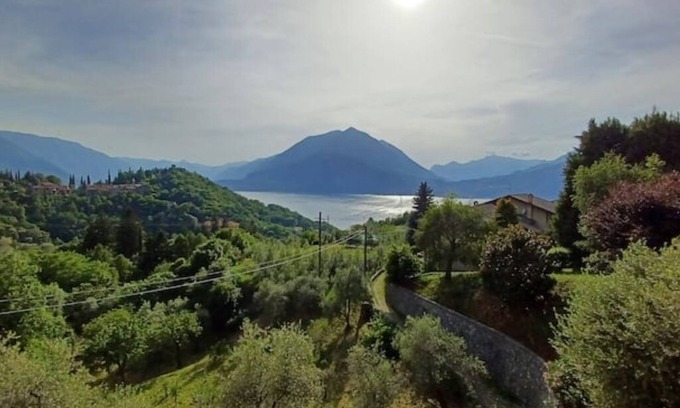 Perledo House | Casa Oliva: Stunning Views and Green Surroundings