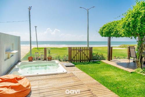 Pirangi do Norte House | Casa Pé na Areia em Pirangi by QAVI