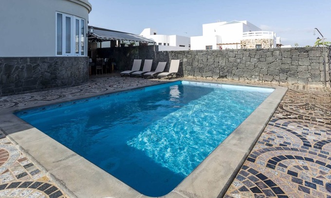 Tahiche House | Casa Portuguesa con tres dormitorios y piscina privada