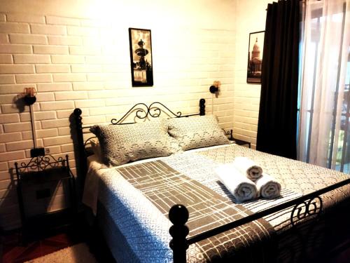 Santa Cruz Bed & Breakfast | Casa Roble Añejo Bed & Breakfast