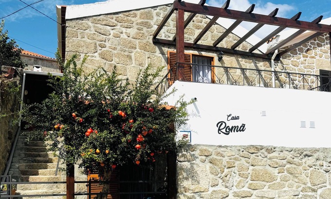 Celorico da Beira Cottage | Casa Romã - Moradia em Pedra com Vista Para Parque Natural da Serra da Estrela