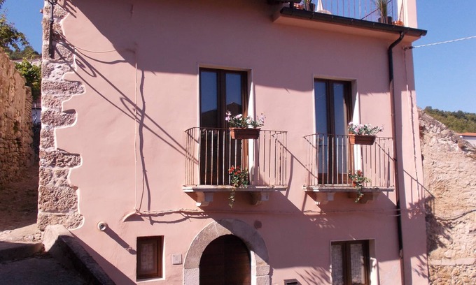 Bugnara Villa | Casa Rosa Detached in middle of Village - Roof Terrace, Garden, WiFi