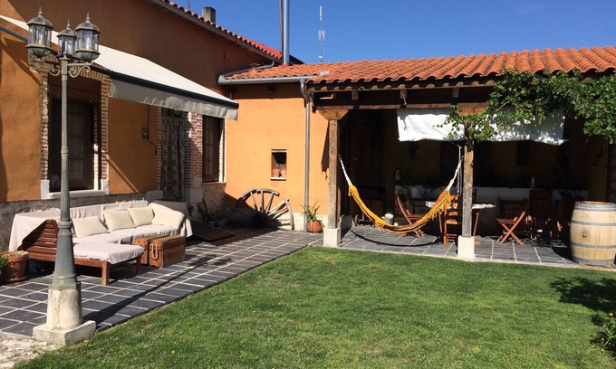 Santibanez de Valcorba Cottage | Casa Rural los Aperos for 2 people