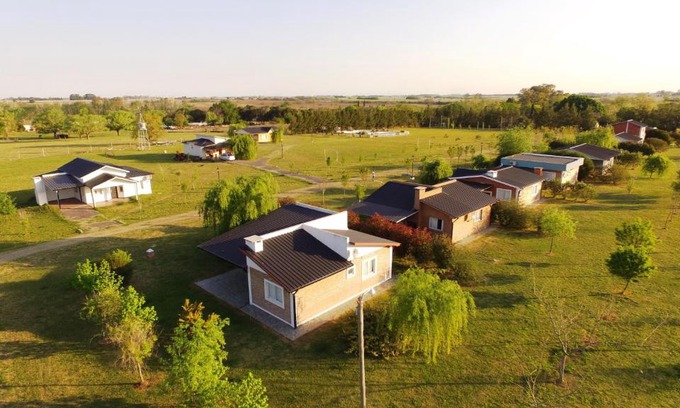 Ramallo House | Casa rural cerca del arroyo y el río Paraná