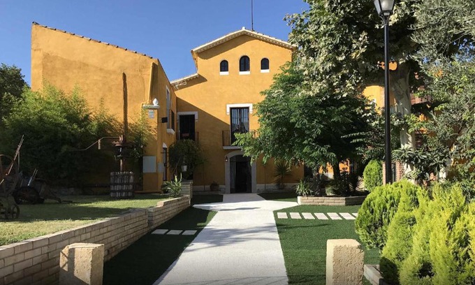 Can Trabal House | Casa rural para 24 personas cerca de Sitges con piscina privada