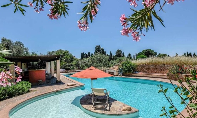 Chia Cottage | Casa Rustico, large pool, 350m from the beach, by the river.