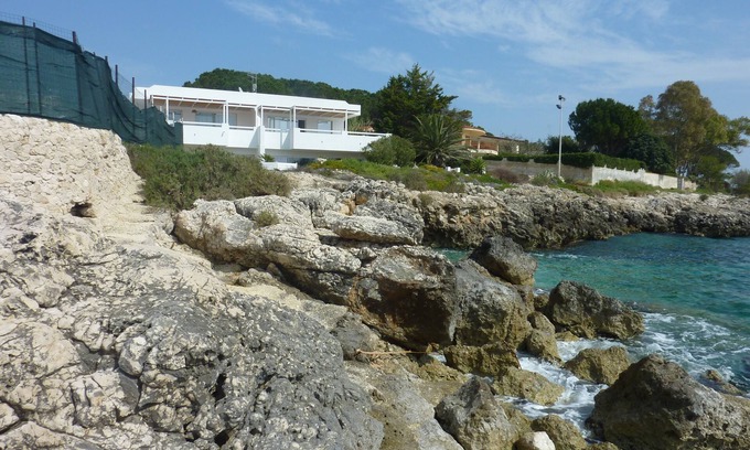 Fontane Bianche Villa | Casa sugli Scogli overlooking the bay at Fontane Bianche