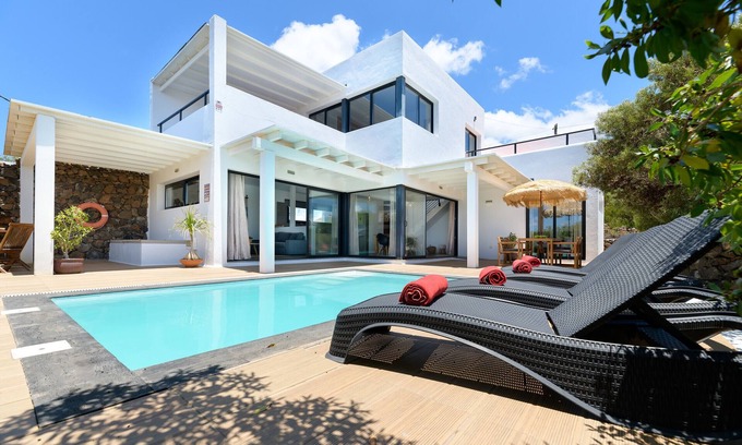 Conil Ski Chalet | Casa Sur, Sea Views from Conil Lanzarote with heated pool