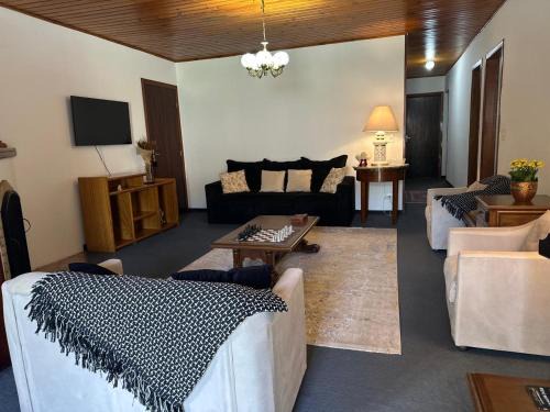 Vila Telma House | Casa térrea Bem localizada 3 quartos até 9 pessoas Campos Jordão famílias crianças