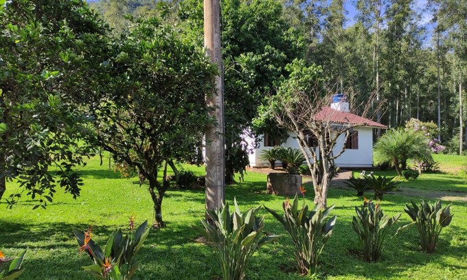 Encantado House | Casa térrea em meio ao verde!